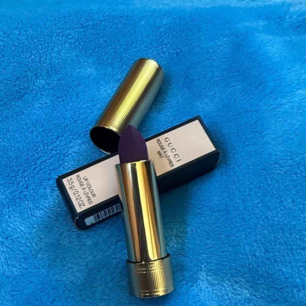 Gucci Luxurious MAT Sophie Plum Lipstick